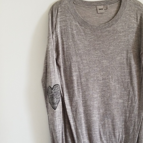 Gray sweater with heart sleeves - Picture 2 of 3